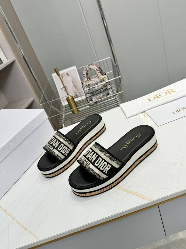 CD DWAY PLATFORM SLIDE IN BLACK AND WHITE COTTON EMBOSSED LOGO - 35