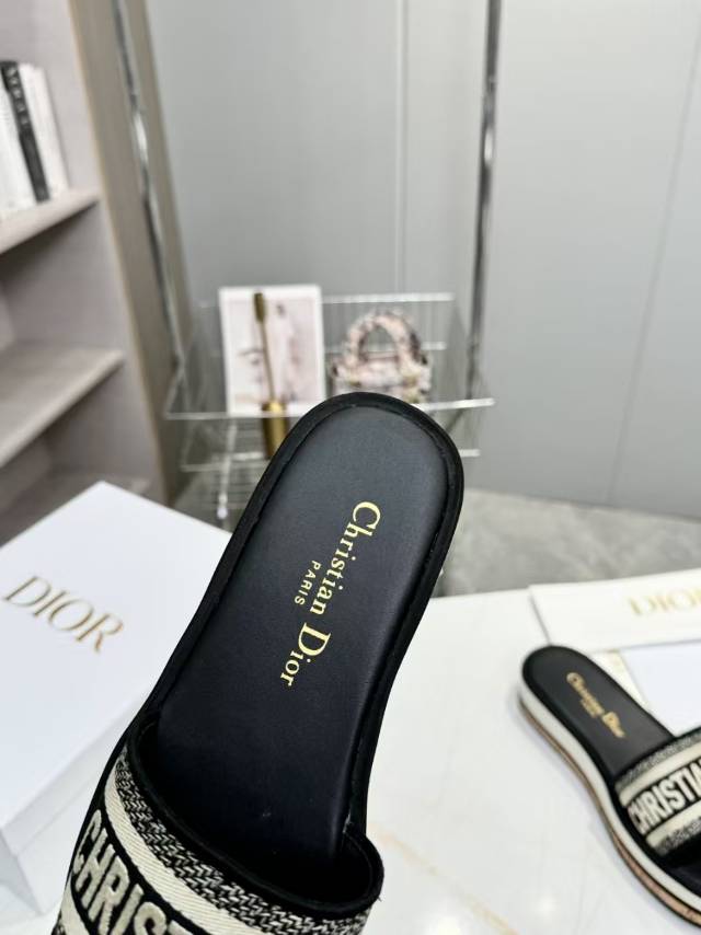 CD DWAY PLATFORM SLIDE IN BLACK AND WHITE COTTON EMBOSSED LOGO - 35