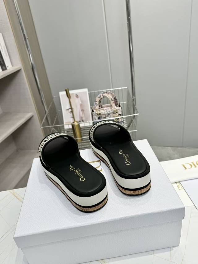 CD DWAY PLATFORM SLIDE IN BLACK AND WHITE COTTON EMBOSSED LOGO - 35