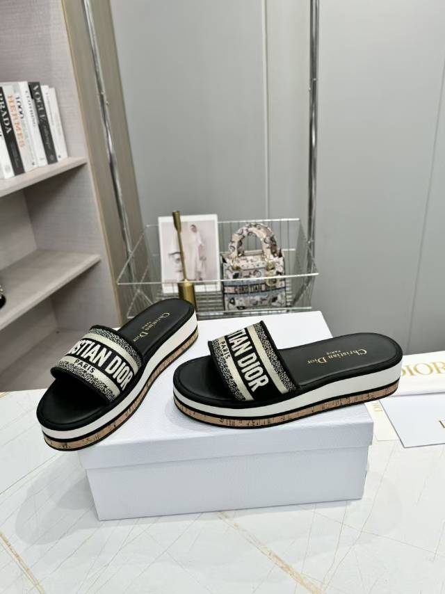 CD DWAY PLATFORM SLIDE IN BLACK AND WHITE COTTON EMBOSSED LOGO - 35