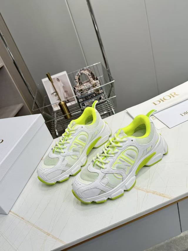 CD CHORONO SNEAKER IN WHITE AND LIGHT GREEN MESH - 35