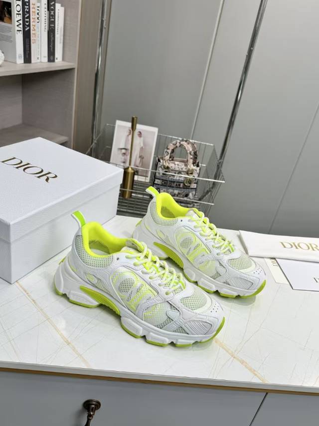 CD CHORONO SNEAKER IN WHITE AND LIGHT GREEN MESH - 35
