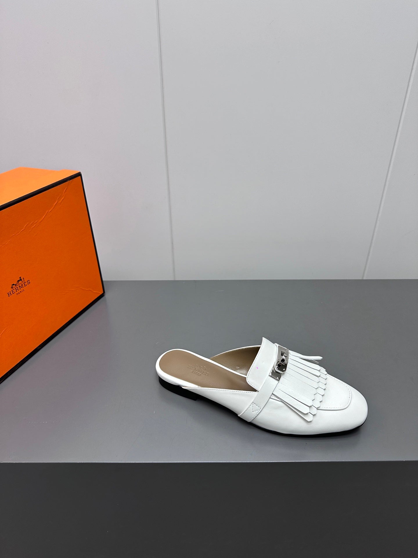 0Z MULE IN WHITE LAMBSKIN WITH FRINGE DETAIL - 35