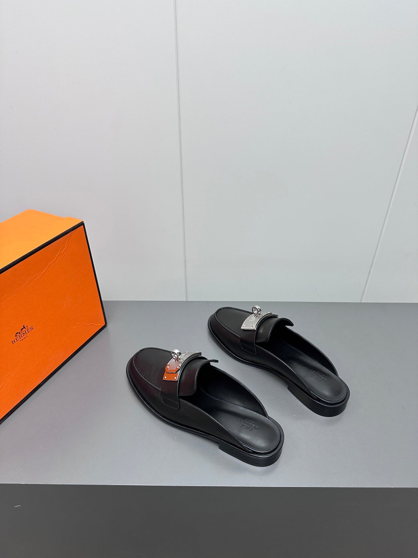 0Z MULE IN BLACK LAMBSKIN - 35