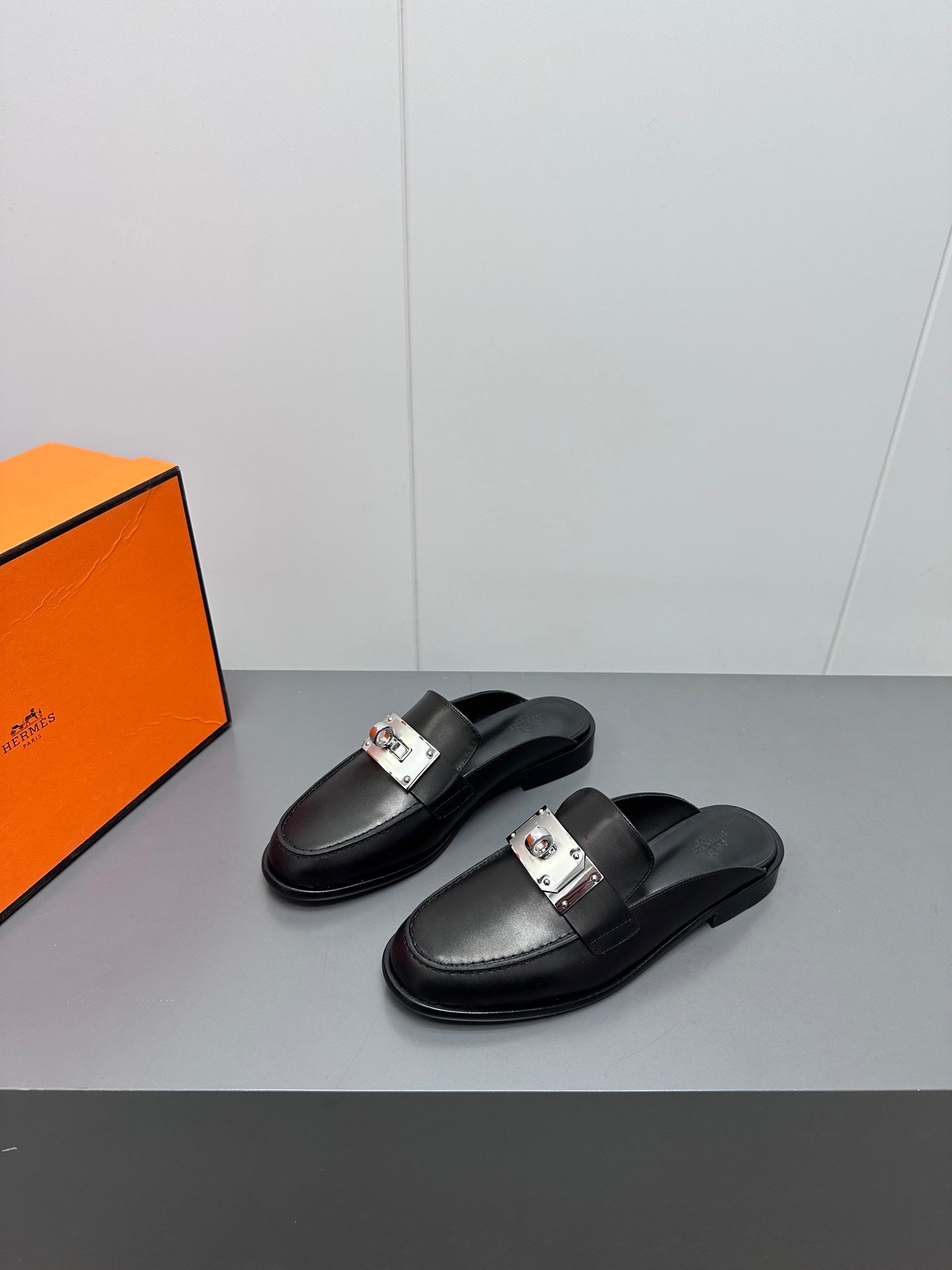 0Z MULE IN BLACK LAMBSKIN - 35