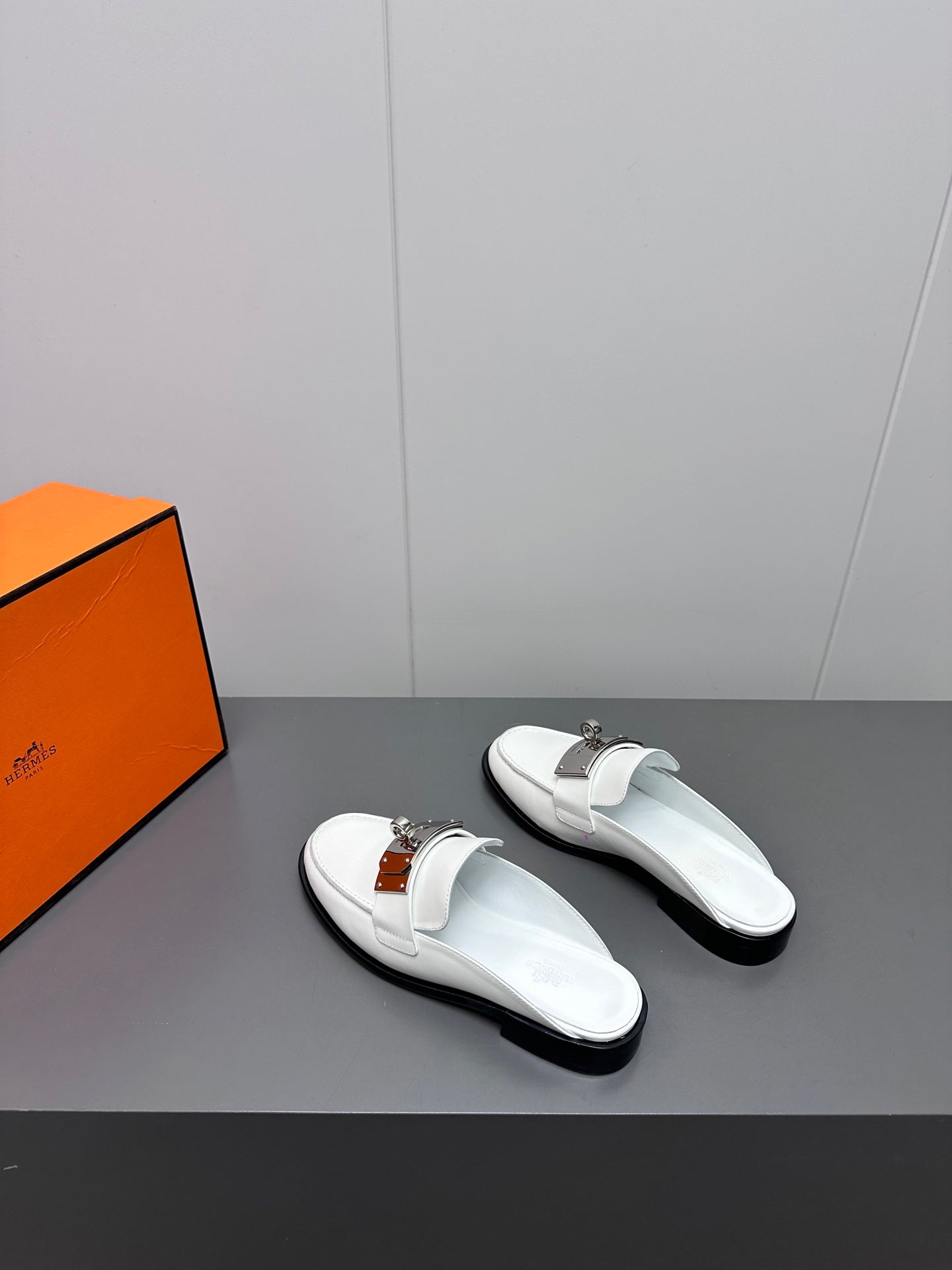 0Z MULE IN WHITE LAMBSKIN - 35