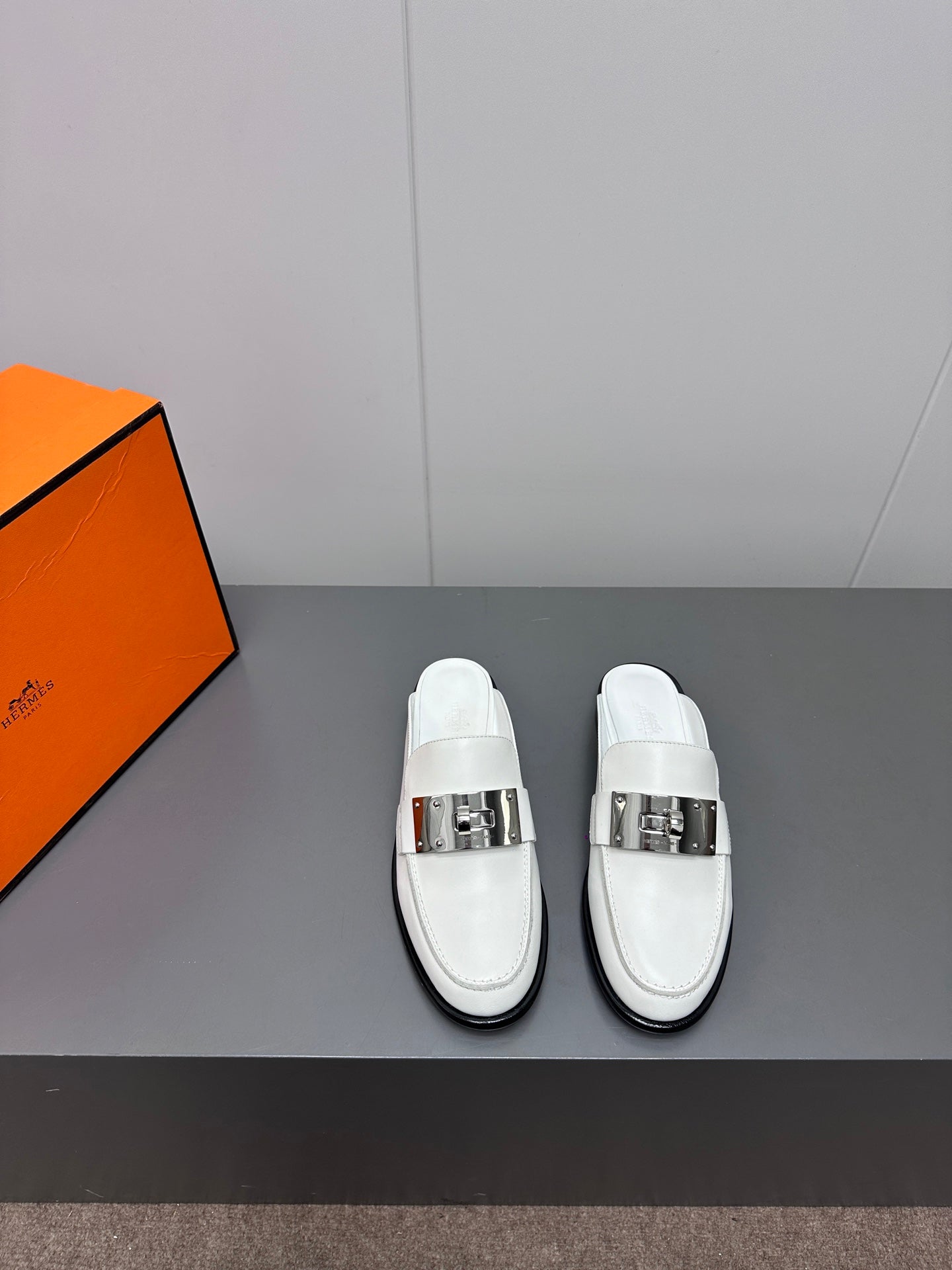 0Z MULE IN WHITE LAMBSKIN - 35