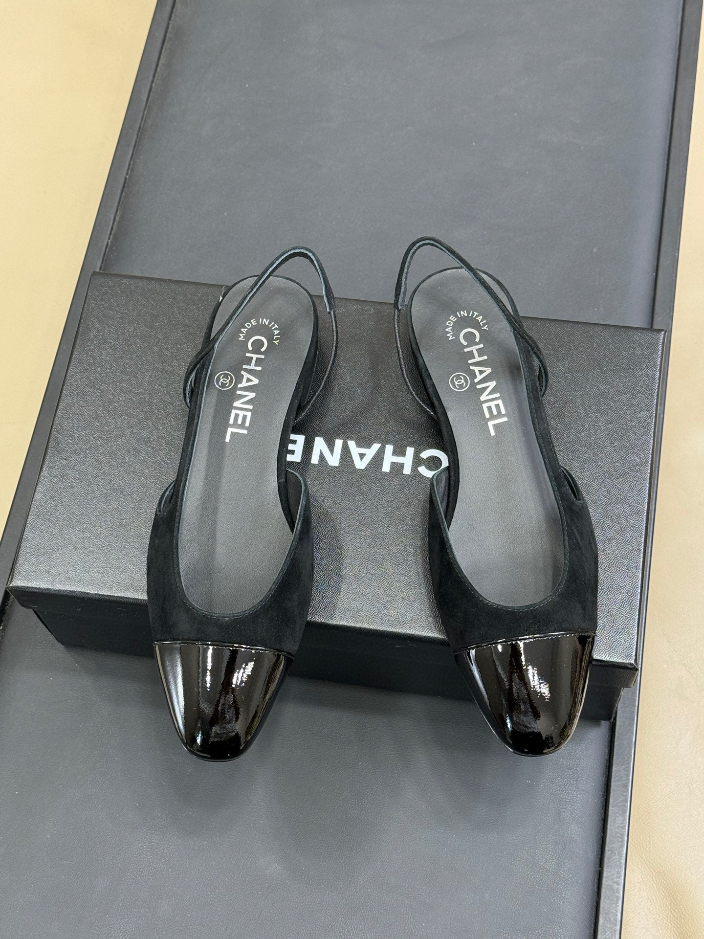 CC SLINGBACK 25S IN BLACK SUEDE AND GLOSSY LEATHER - 35 / 20mm