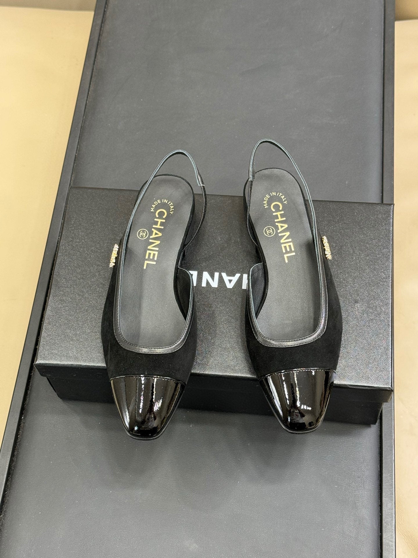 CC SLINGBACK 25S IN BLACK SUEDE AND GLOSSY LEATHER WITH LOGO - 35