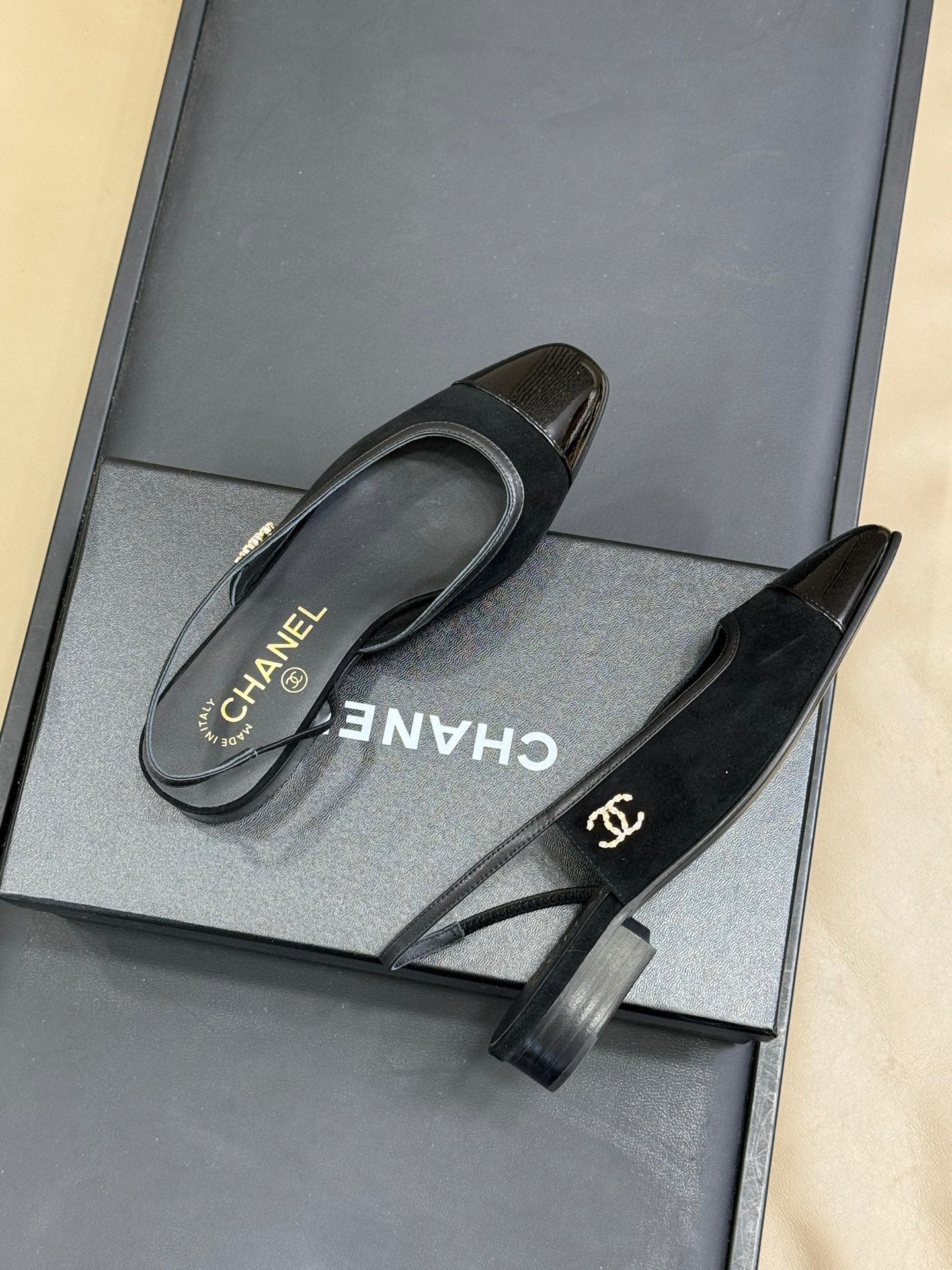 CC SLINGBACK 25S IN BLACK SUEDE AND GLOSSY LEATHER WITH LOGO - 35