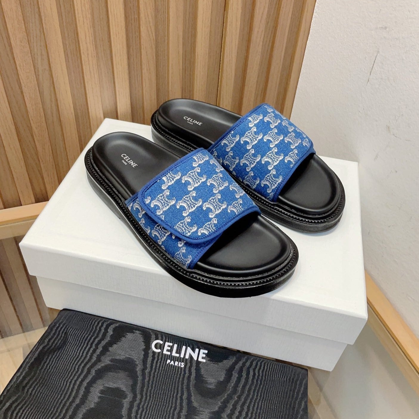 super hot pair of sandals Cobalt Blue Black - 35