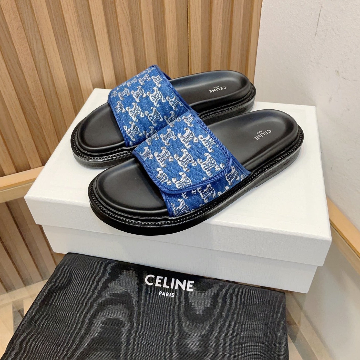 super hot pair of sandals Cobalt Blue Black - 35