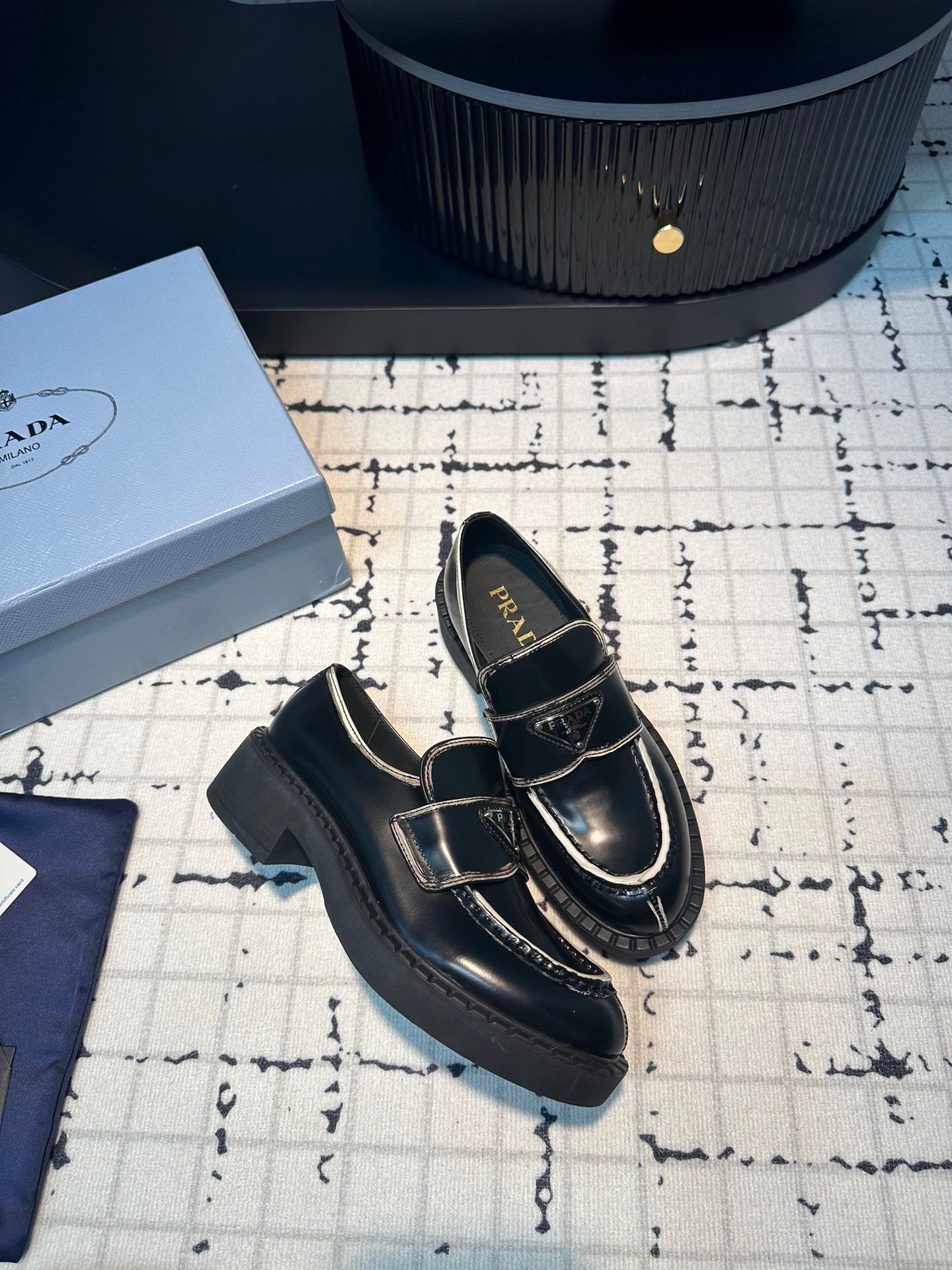 PRA SCHOCOLATE BRUSHED LOAFERS BLACK AND WHITE BORDER CALFSKIN - 34
