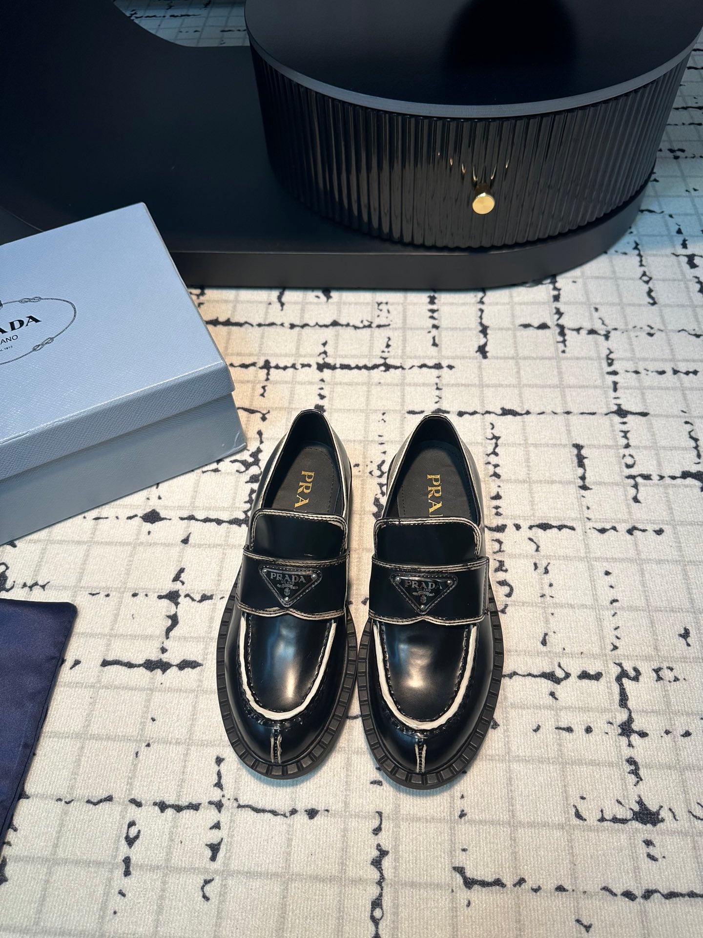 PRA SCHOCOLATE BRUSHED LOAFERS BLACK AND WHITE BORDER CALFSKIN - 34