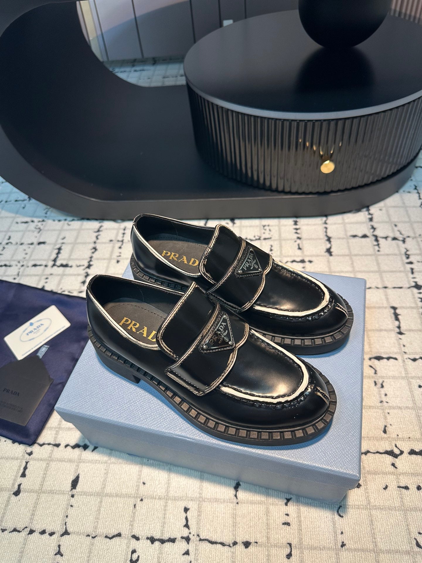 PRA SCHOCOLATE BRUSHED LOAFERS BLACK AND WHITE BORDER CALFSKIN - 34