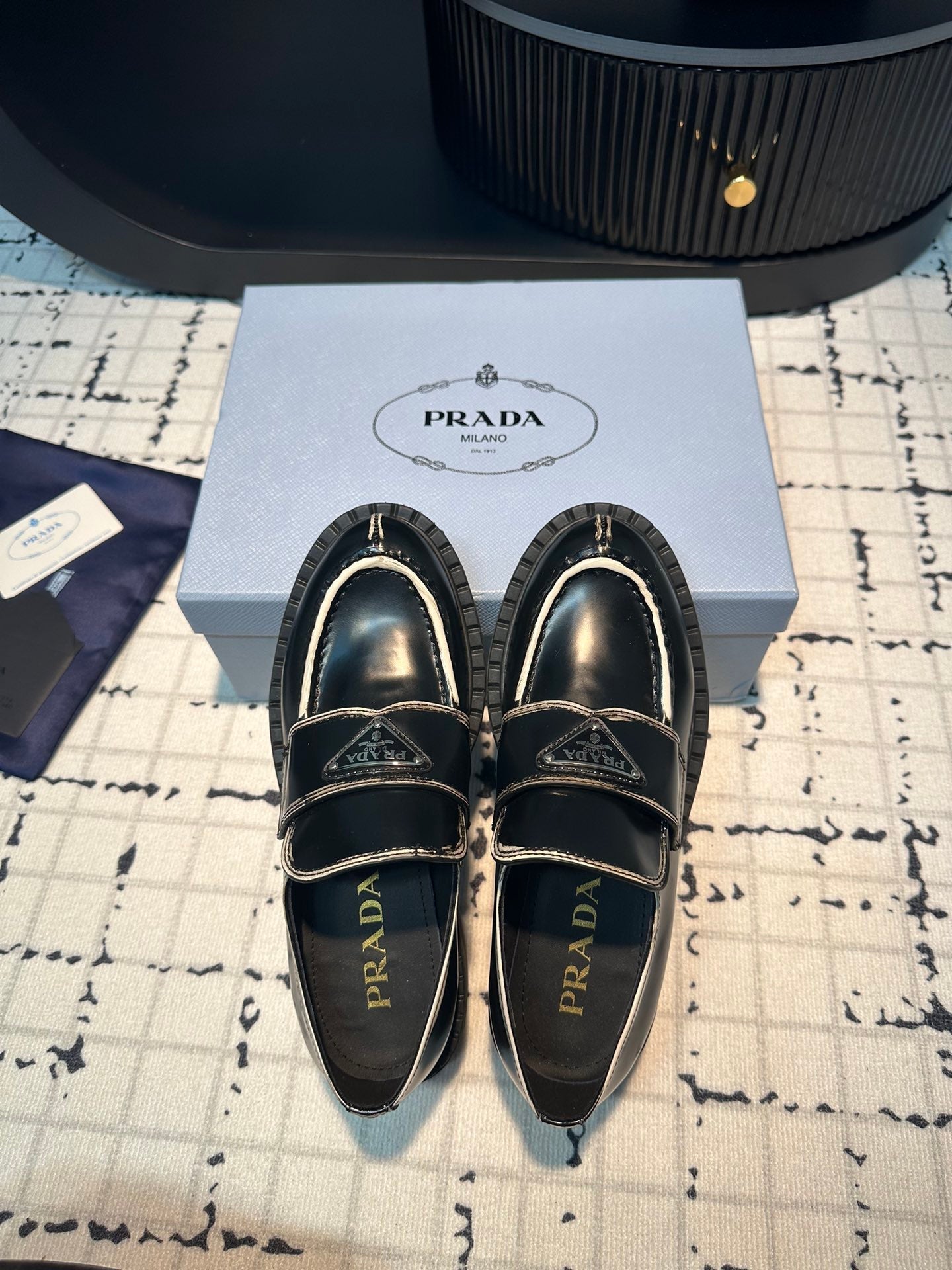 PRA SCHOCOLATE BRUSHED LOAFERS BLACK AND WHITE BORDER CALFSKIN - 34