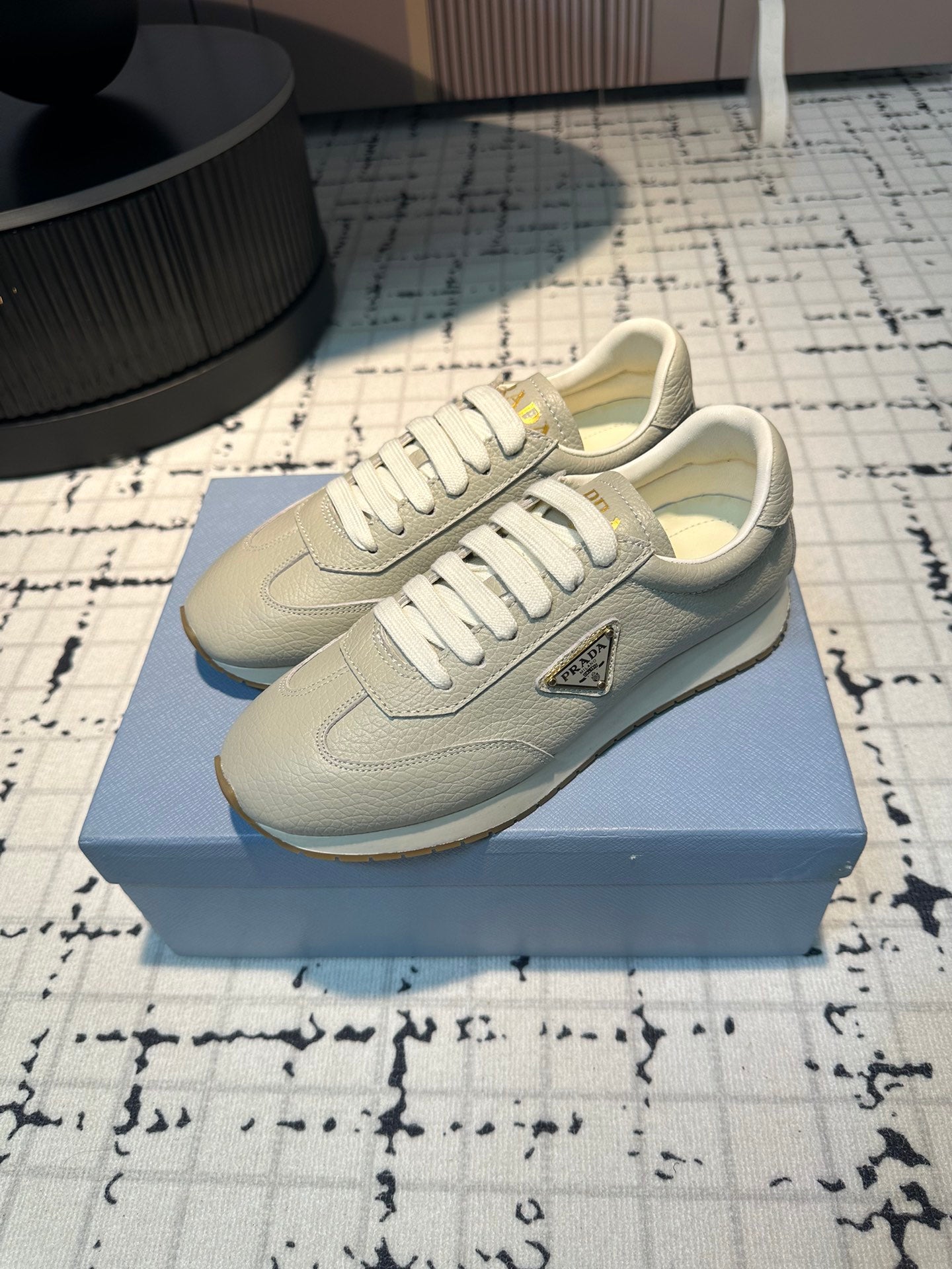 PRA TRIANGLE LOGO SNEAKERS LIGHT GRAY CALFSKIN - 35