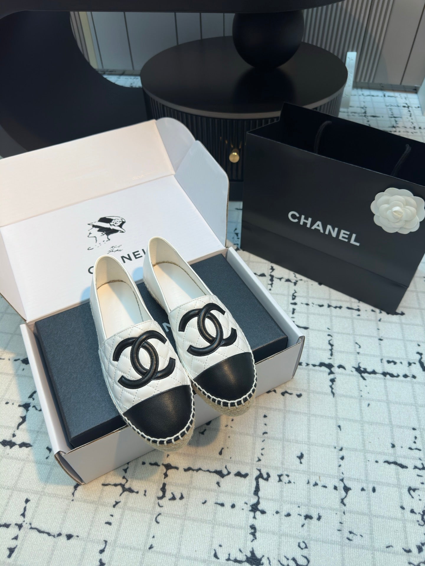 ESPADRILLES LOAFERS IN WHITE LAMBSKIN WITH BLACK LOGO - 34