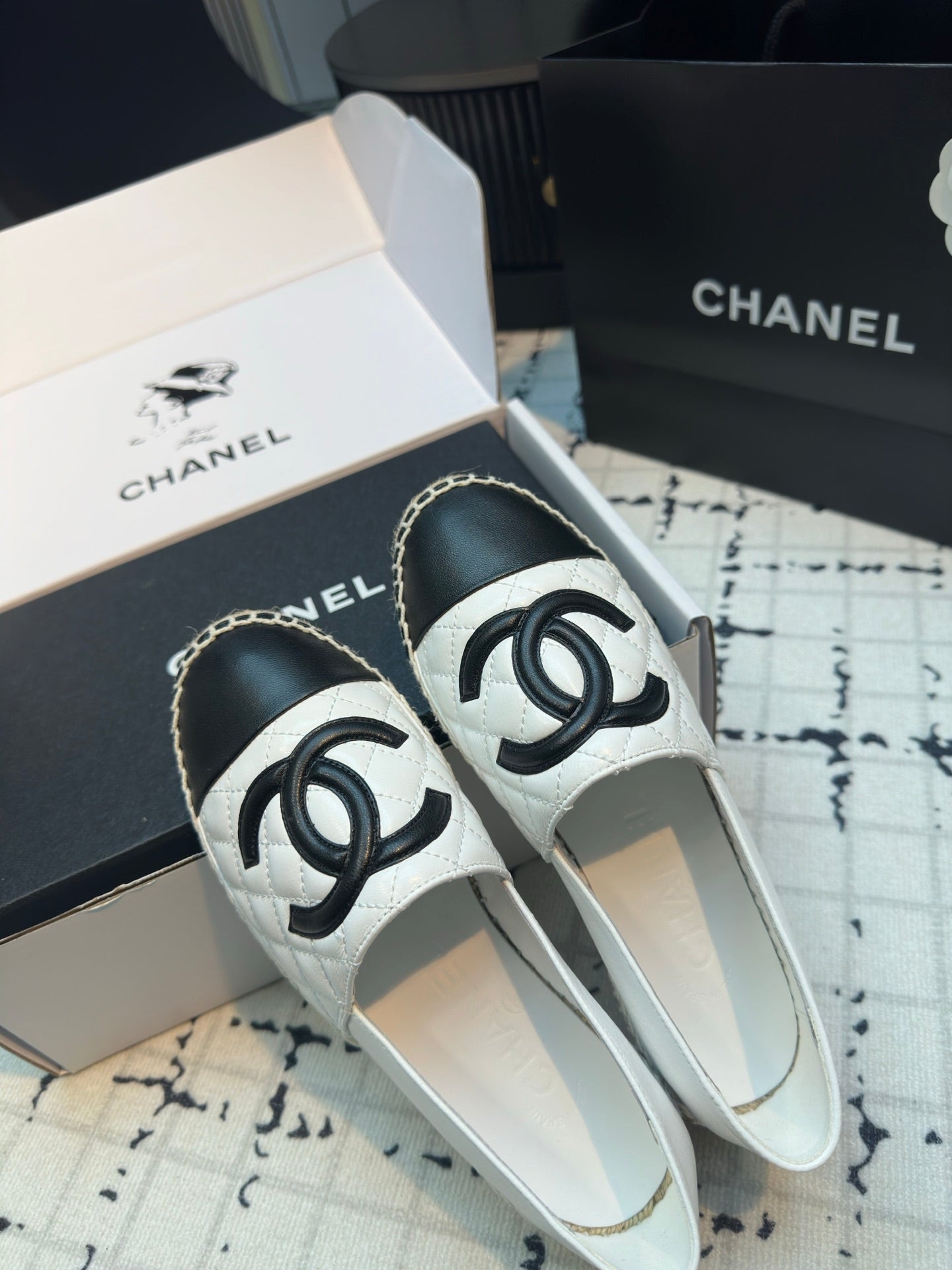 ESPADRILLES LOAFERS IN WHITE LAMBSKIN WITH BLACK LOGO - 34