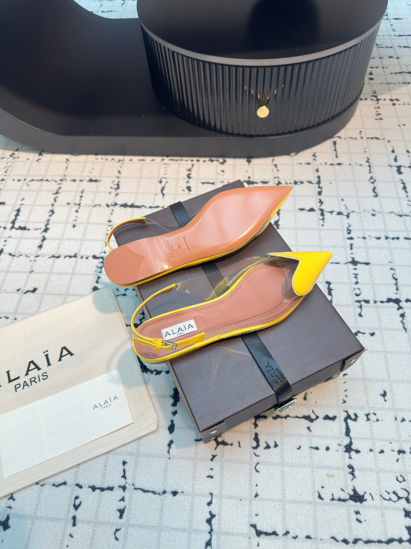 ALAIA FLAT SLINGBACK IN YELLOW PATENT CALFSKIN AND FILM - 34