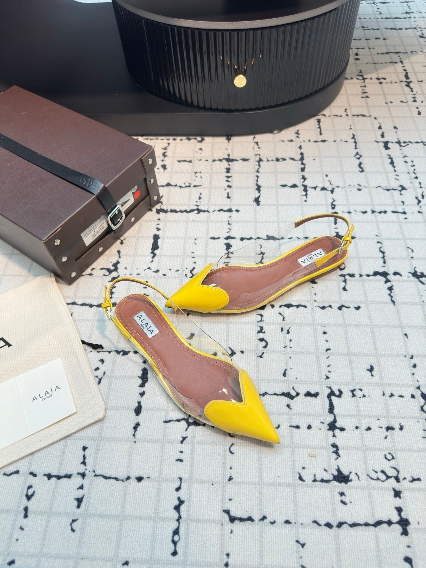 ALAIA FLAT SLINGBACK IN YELLOW PATENT CALFSKIN AND FILM - 34