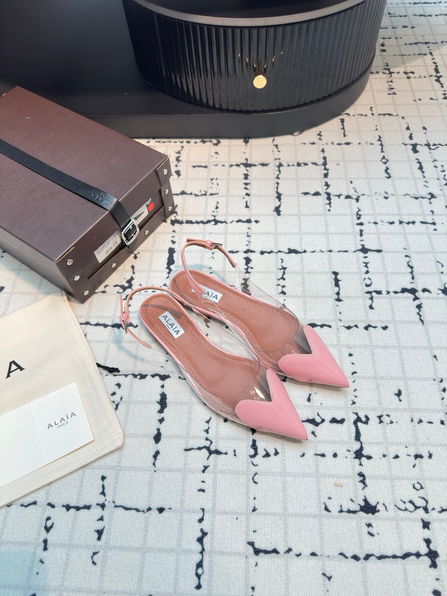 ALAIA FLAT SLINGBACK IN ROSE PINK PATENT CALFSKIN AND FILM - 34