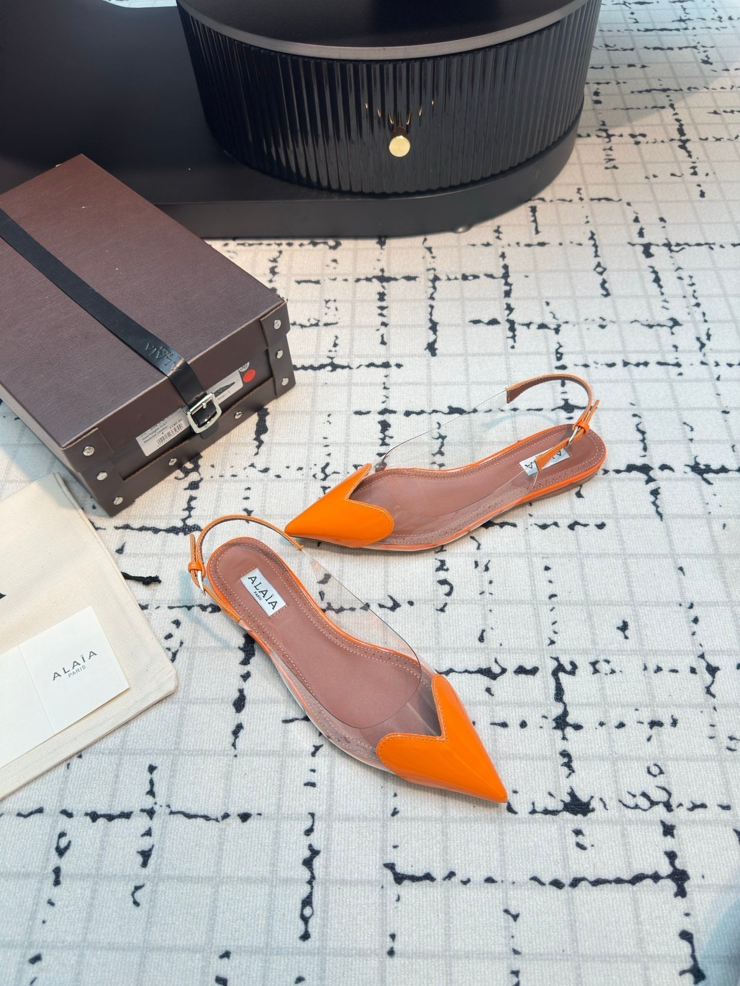 ALAIA FLAT SLINGBACK IN TIGER ORANGE PATENT CALFSKIN AND FILM - 34
