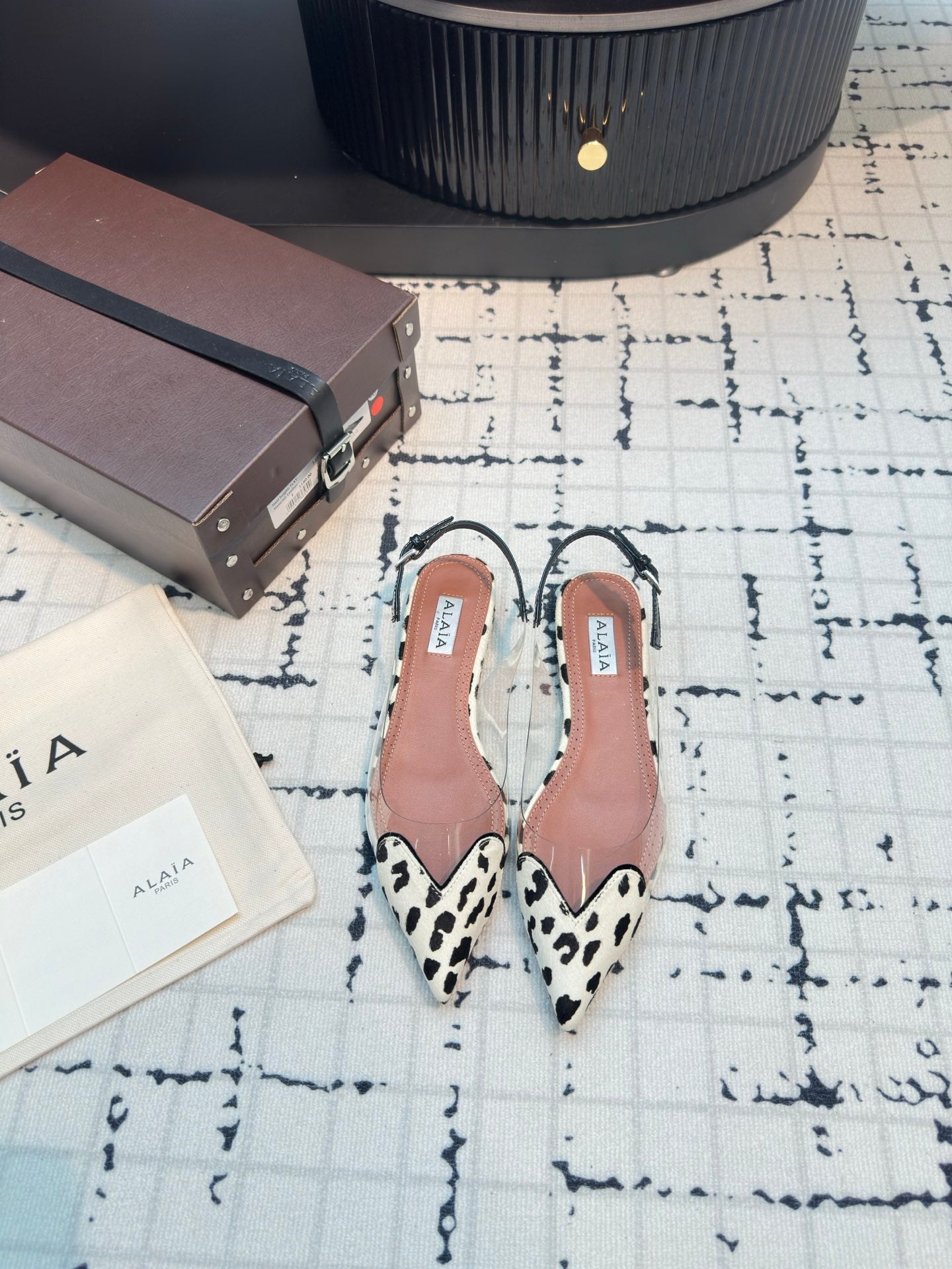 ALAIA FLAT SLINGBACK IN BLACK MIX WHITE PATENT CALFSKIN AND FILM - 34