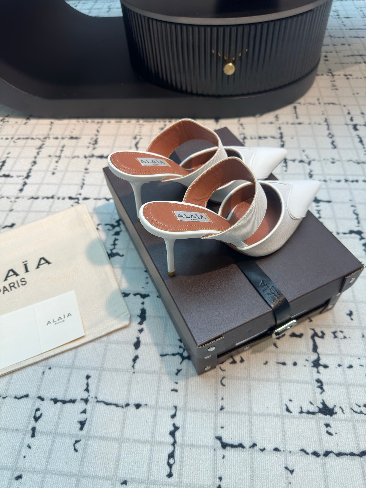 ALAIA HIGH HEEL 9 CM IN WHITE CALFSKIN - 34