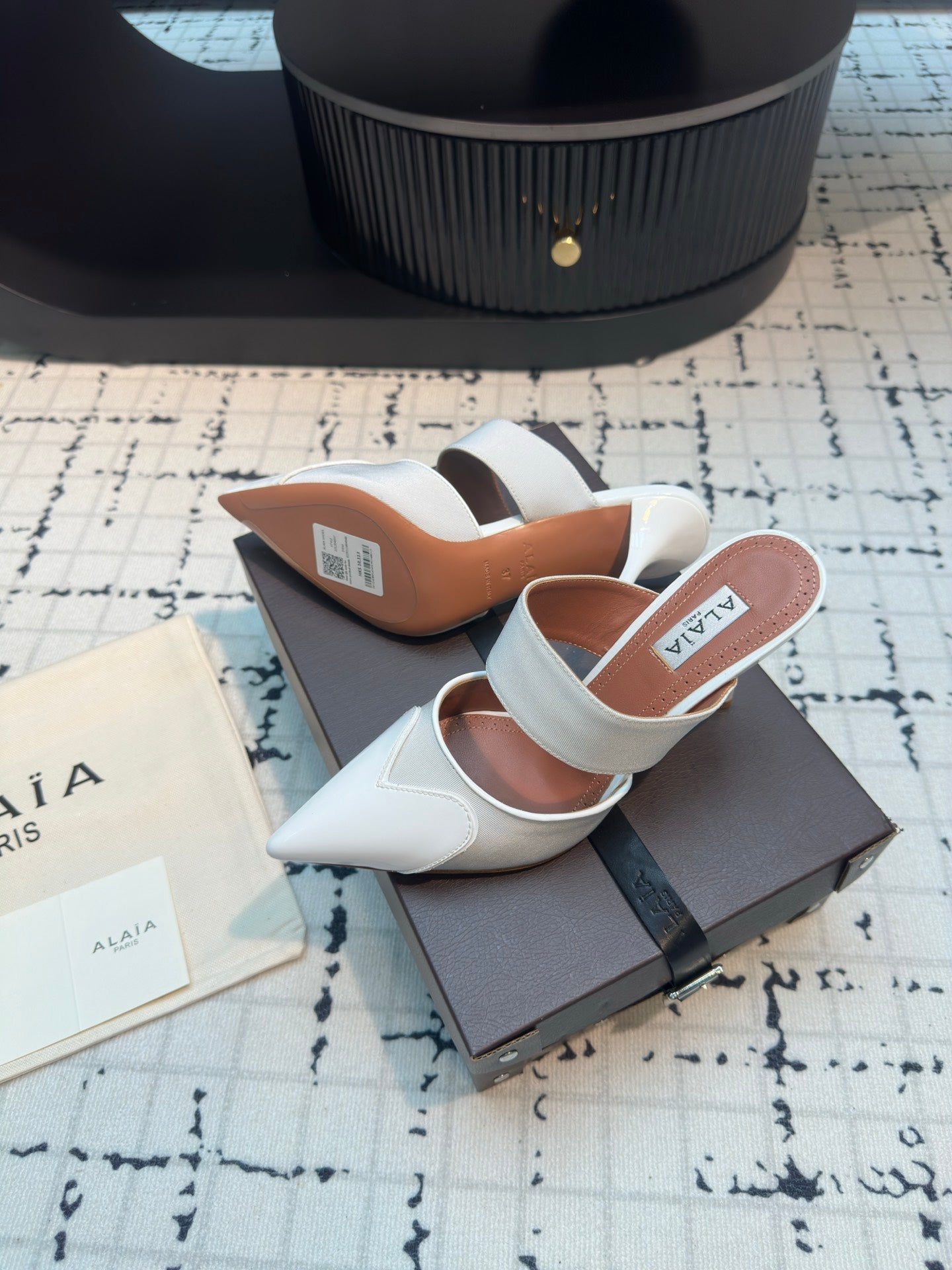 ALAIA HIGH HEEL 9 CM IN WHITE CALFSKIN - 34