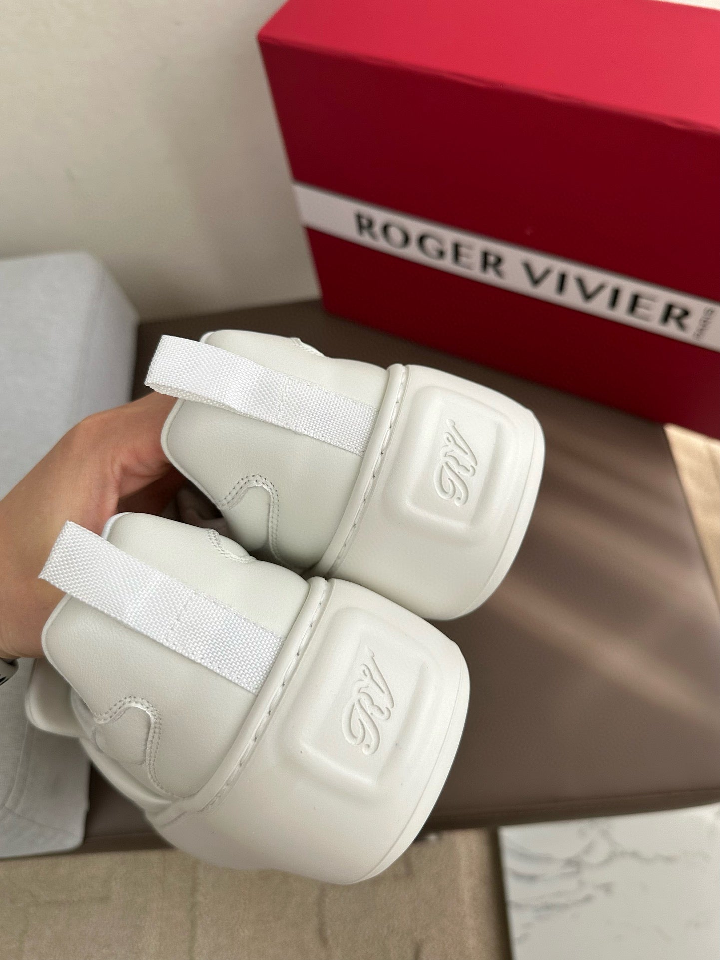 PUFFY LEATHER LOW TOP SNEAKERS IN WHITE LAMBSKIN - 35