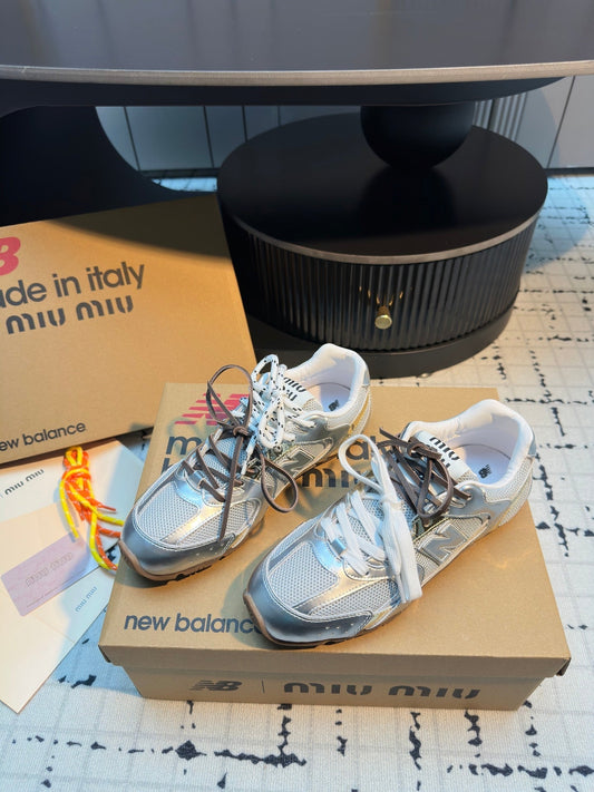 MIUMIU 26S RUNNING SNEAKERS IN SILVER CALFSKIN AND WHITE MESH RUBBER SOLE