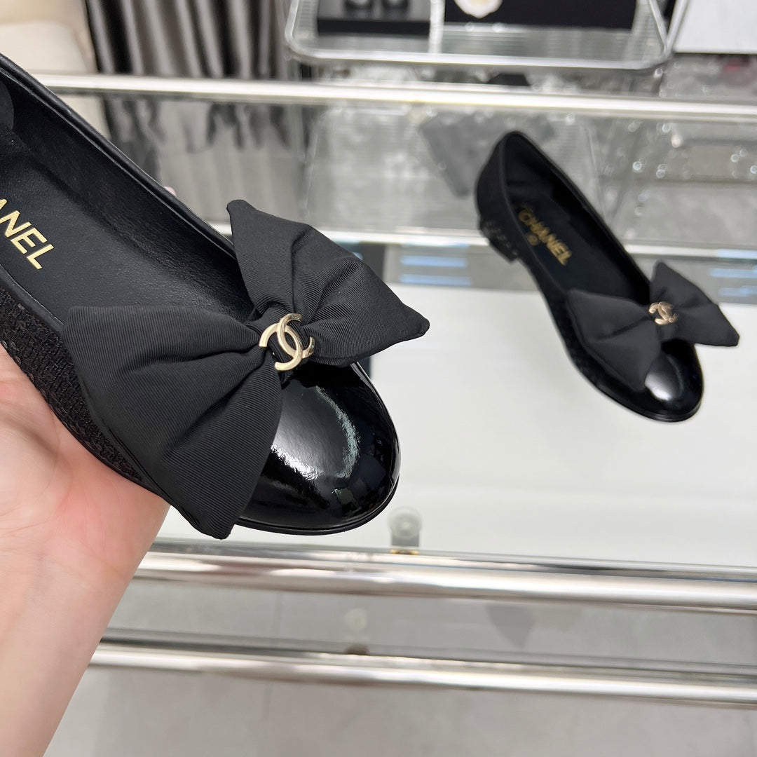 CHANEL 25S ROUND TOE BALLET FLATS WITH A BOW IN SPARKLING BLACK CANVAS - 35