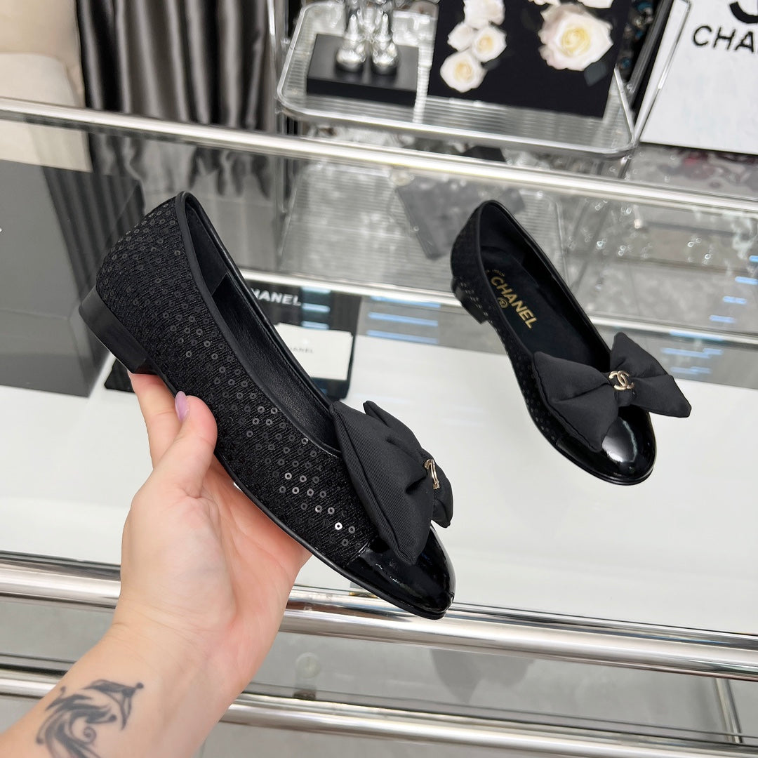 CHANEL 25S ROUND TOE BALLET FLATS WITH A BOW IN SPARKLING BLACK CANVAS - 35