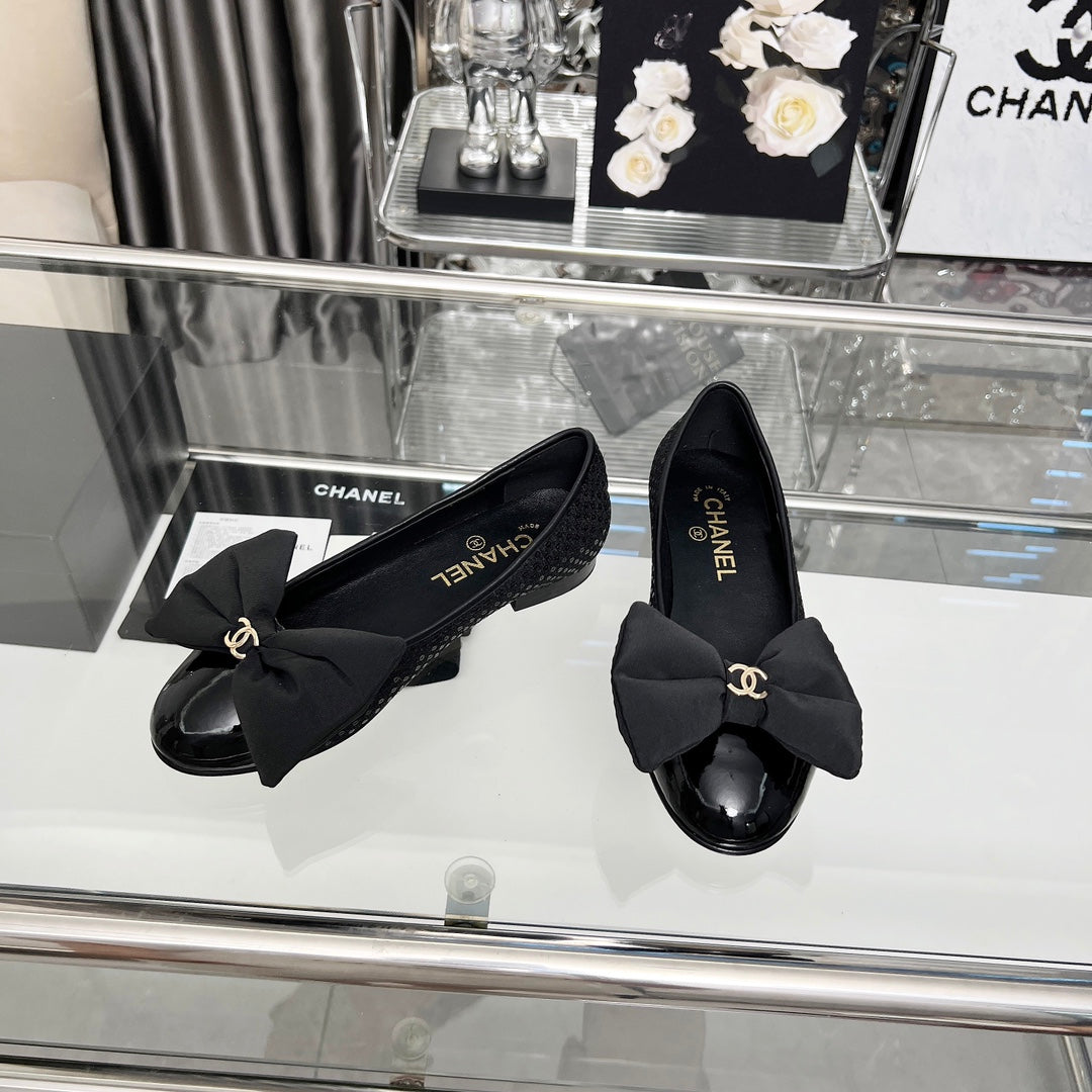 CHANEL 25S ROUND TOE BALLET FLATS WITH A BOW IN SPARKLING BLACK CANVAS - 35