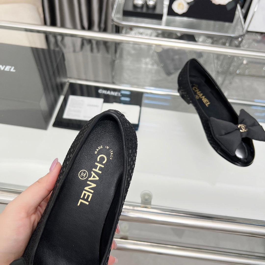 CHANEL 25S ROUND TOE BALLET FLATS WITH A BOW IN SPARKLING BLACK CANVAS - 35