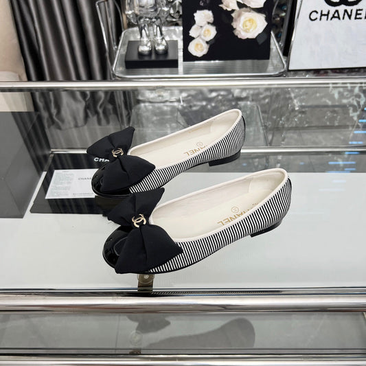CHANEL 25S ROUND TOE BALLET FLATS WITH A BOW IN STRIPED PATTERN CALFSKIN - 35