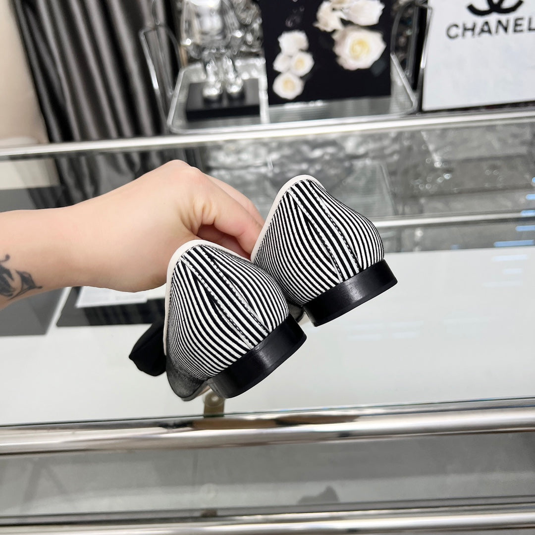 CHANEL 25S ROUND TOE BALLET FLATS WITH A BOW IN STRIPED PATTERN CALFSKIN - 35