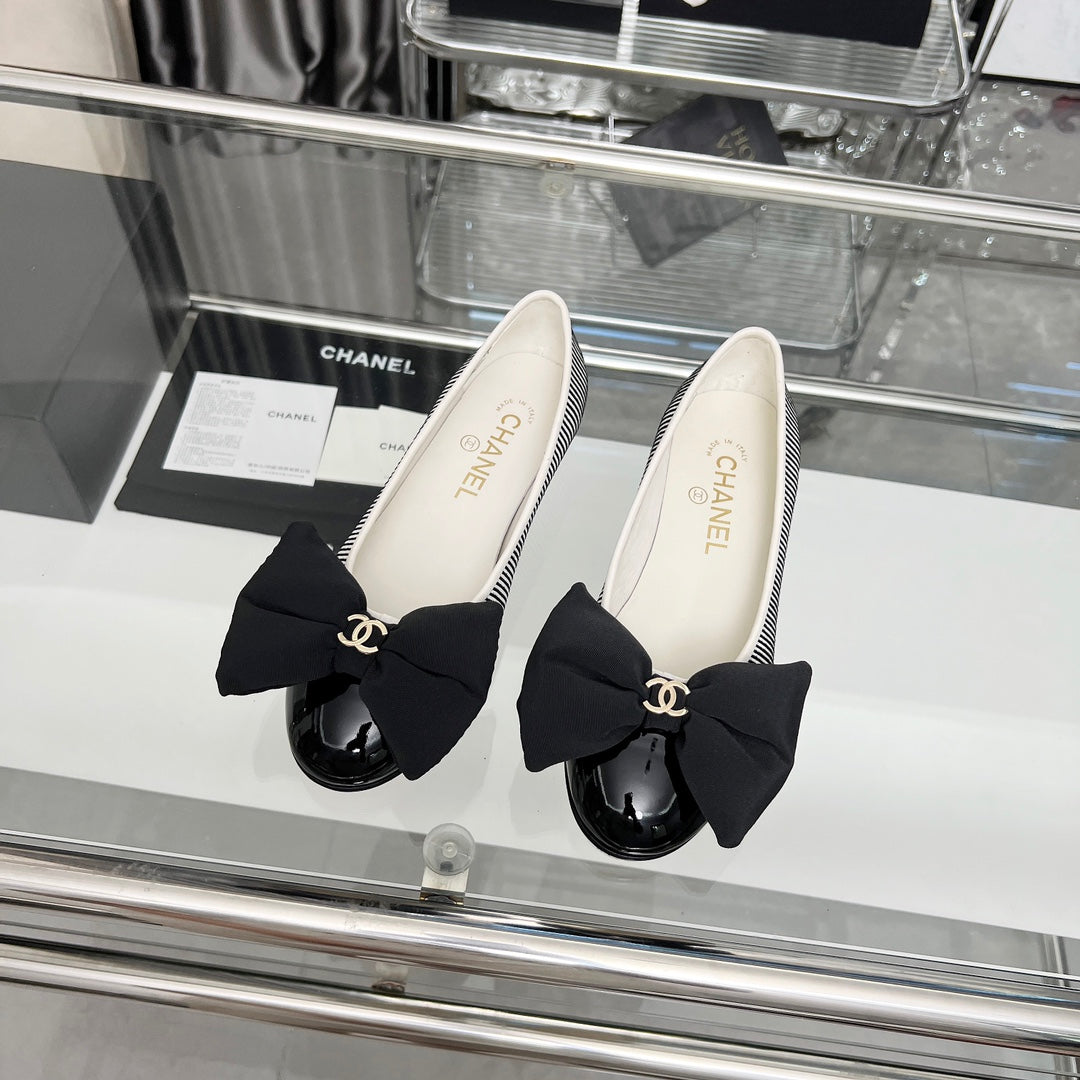 CHANEL 25S ROUND TOE BALLET FLATS WITH A BOW IN STRIPED PATTERN CALFSKIN - 35