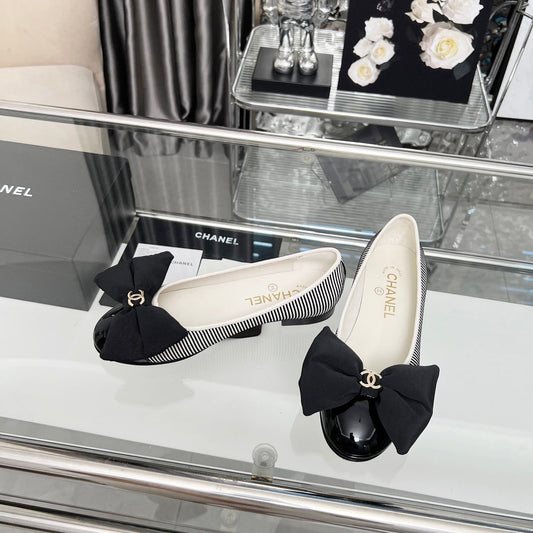 CHANEL 25S БАЛЕТКИ З КРУГЛИМ НОСКОМ ТА БАНТОМ З ТЕЛЯЧОЇ ШКІРИ В СМУЖКУ - 35