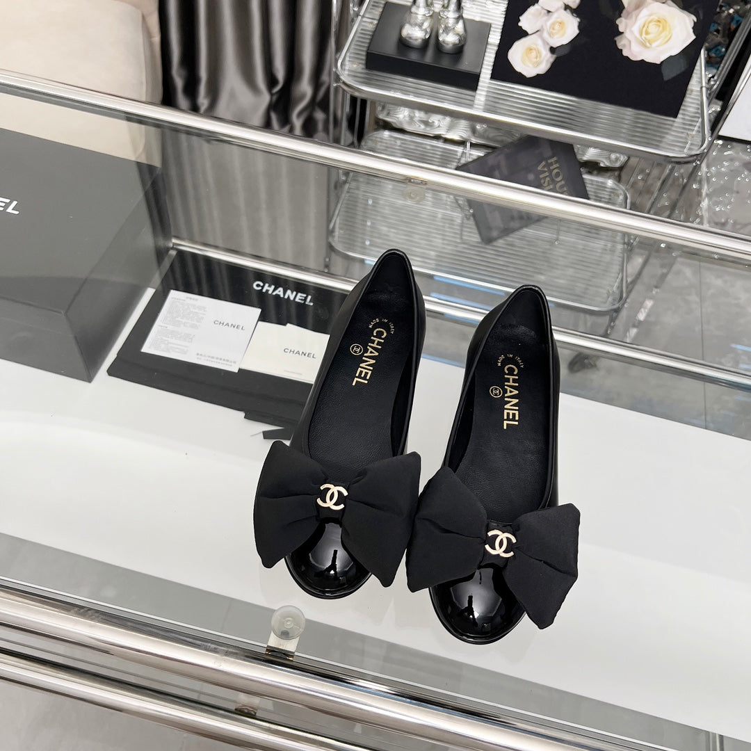 CHANEL 25S ROUND TOE BALLET FLATS WITH A BOW IN BLACK CALFSKIN - 35