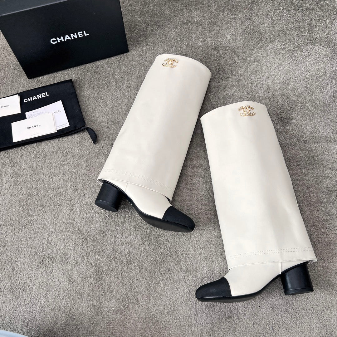CHANEL 25S HIGH BOOTS 55MM IN IVORY BLACK CALFSKIN AND CANVAS GOLD HARDWRE - 35