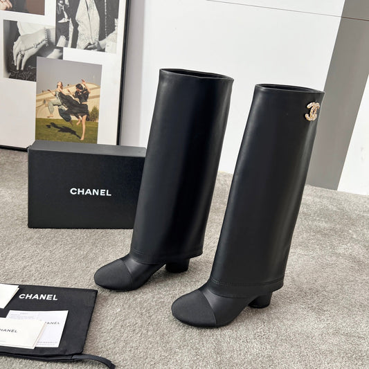 CHANEL 25S ВИСОКІ ЧОБОТИ 55 ММ З ЧОРНОЇ ТЕЛЯЧОЇ ШКІРИ ТА ПОЛОТНА З ФУРНІТУРОЮ ЗІ ЗОЛОТА