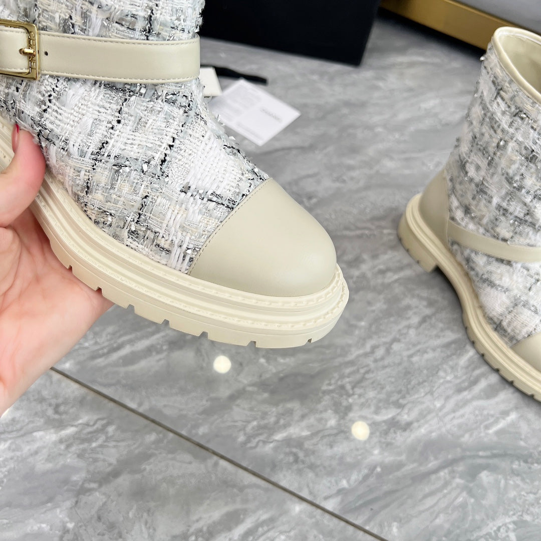 CHANEL 25S MID-CALF BOOTS 45MM IN BEIGE CALFSKIN AND WHITE TWEED GOLD HARDWRE - 35