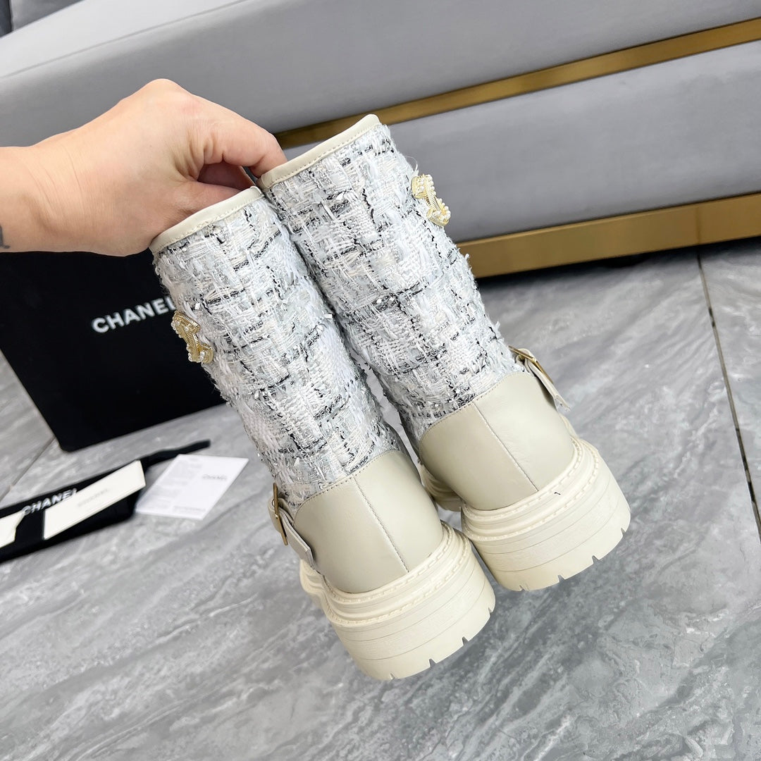 CHANEL 25S MID-CALF BOOTS 45MM IN BEIGE CALFSKIN AND WHITE TWEED GOLD HARDWRE - 35