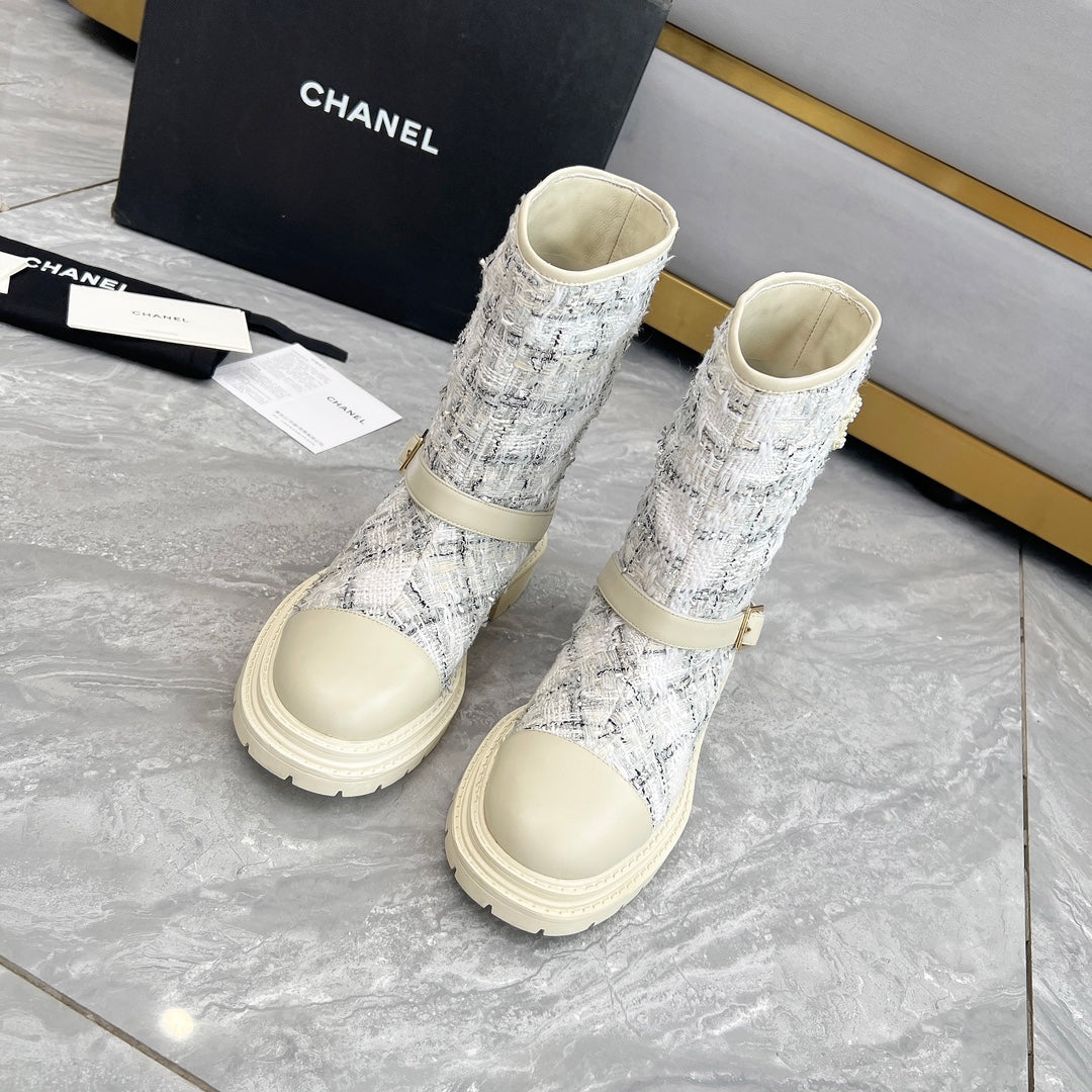 CHANEL 25S MID-CALF BOOTS 45MM IN BEIGE CALFSKIN AND WHITE TWEED GOLD HARDWRE - 35