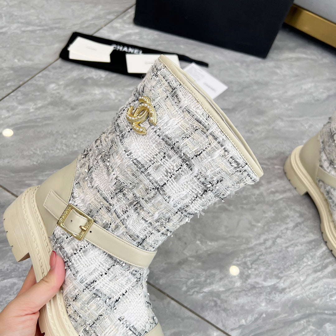 CHANEL 25S MID-CALF BOOTS 45MM IN BEIGE CALFSKIN AND WHITE TWEED GOLD HARDWRE - 35