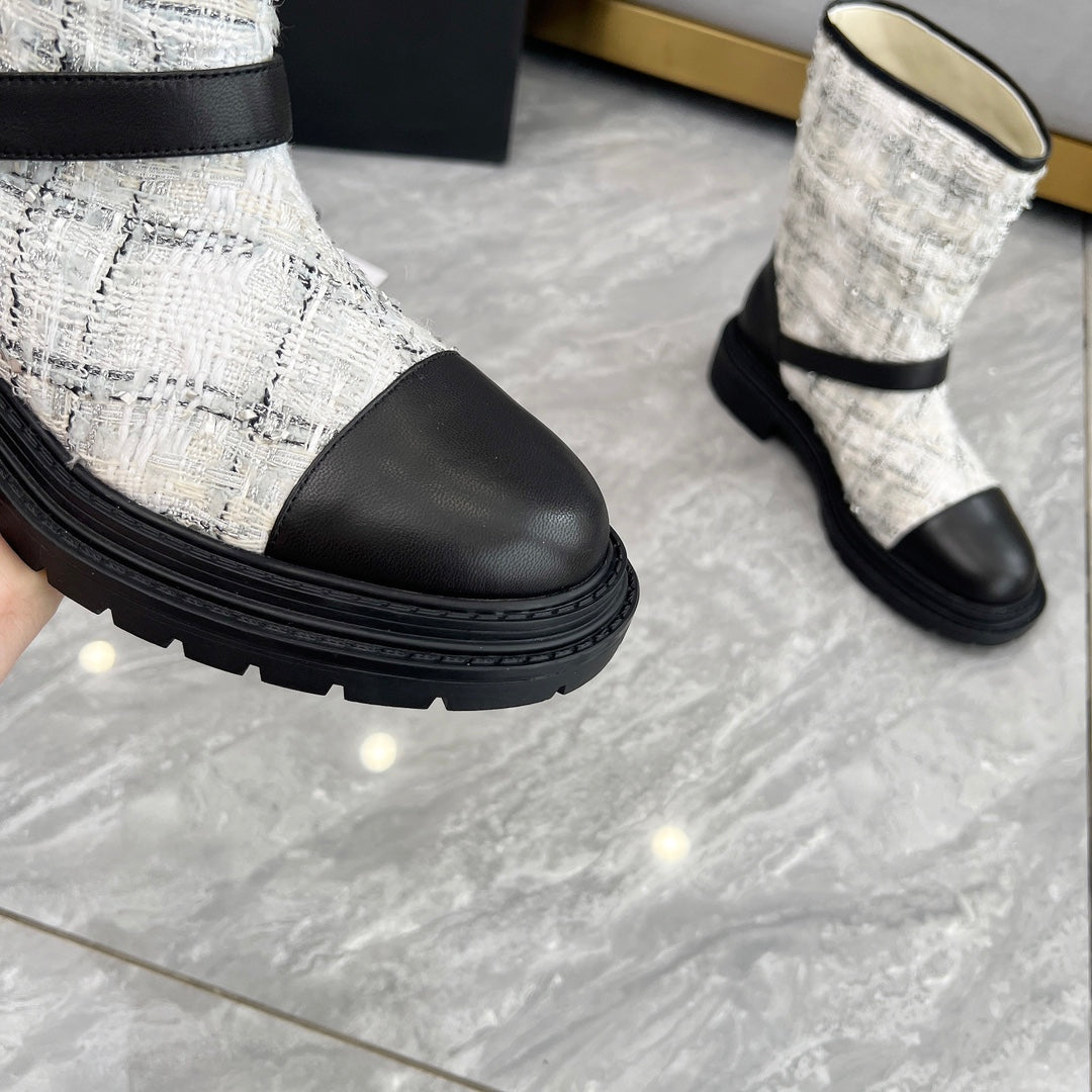CHANEL 25S MID-CALF BOOTS 45MM IN BLACK CALFSKIN AND WHITE TWEED GOLD HARDWRE - 35