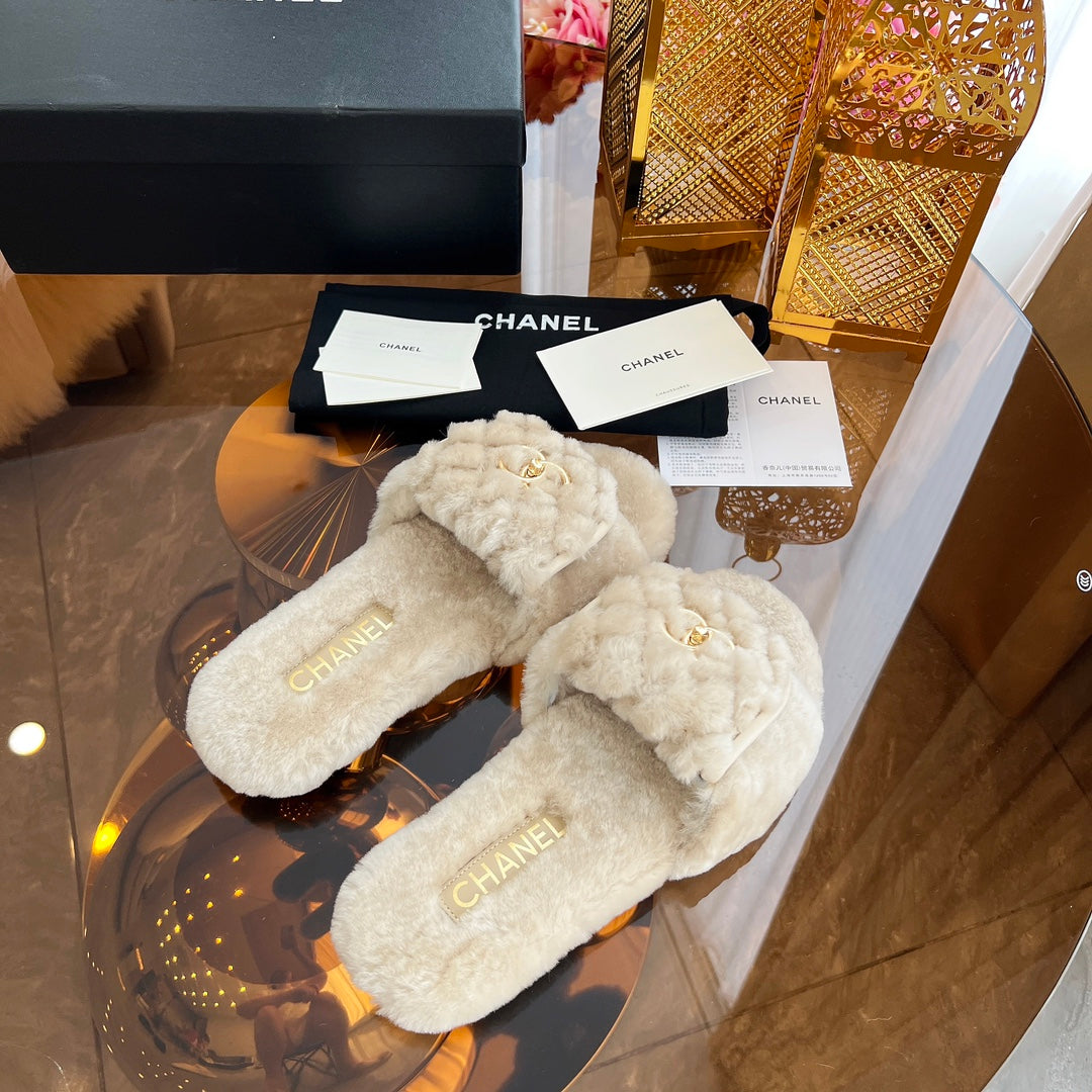 CHANEL 25S FUR SLIPPERS IN LIGHT BEIGE LOGO GOLD HARDWRE - 35