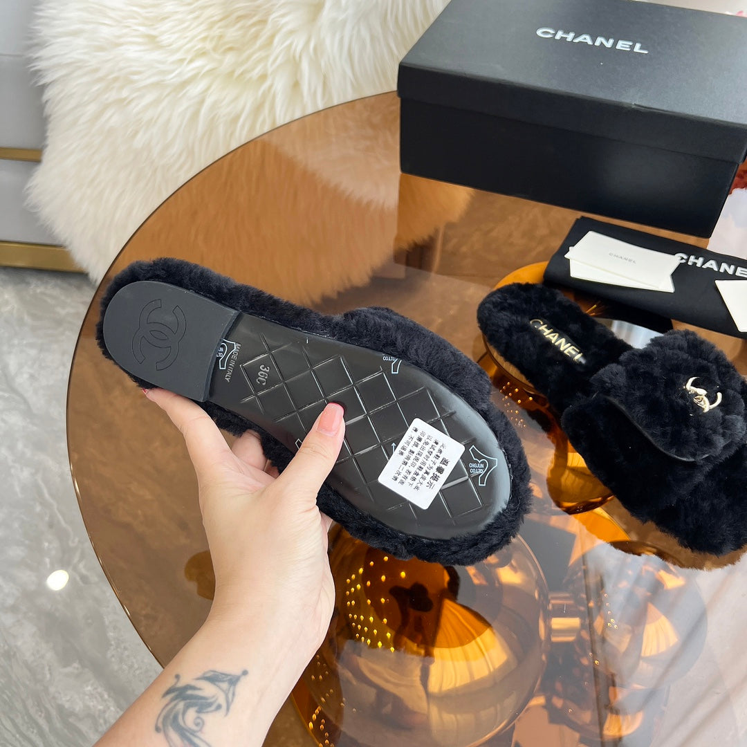 CHANEL 25S FUR SLIPPERS IN BLACK LOGO GOLD HARDWRE - 35